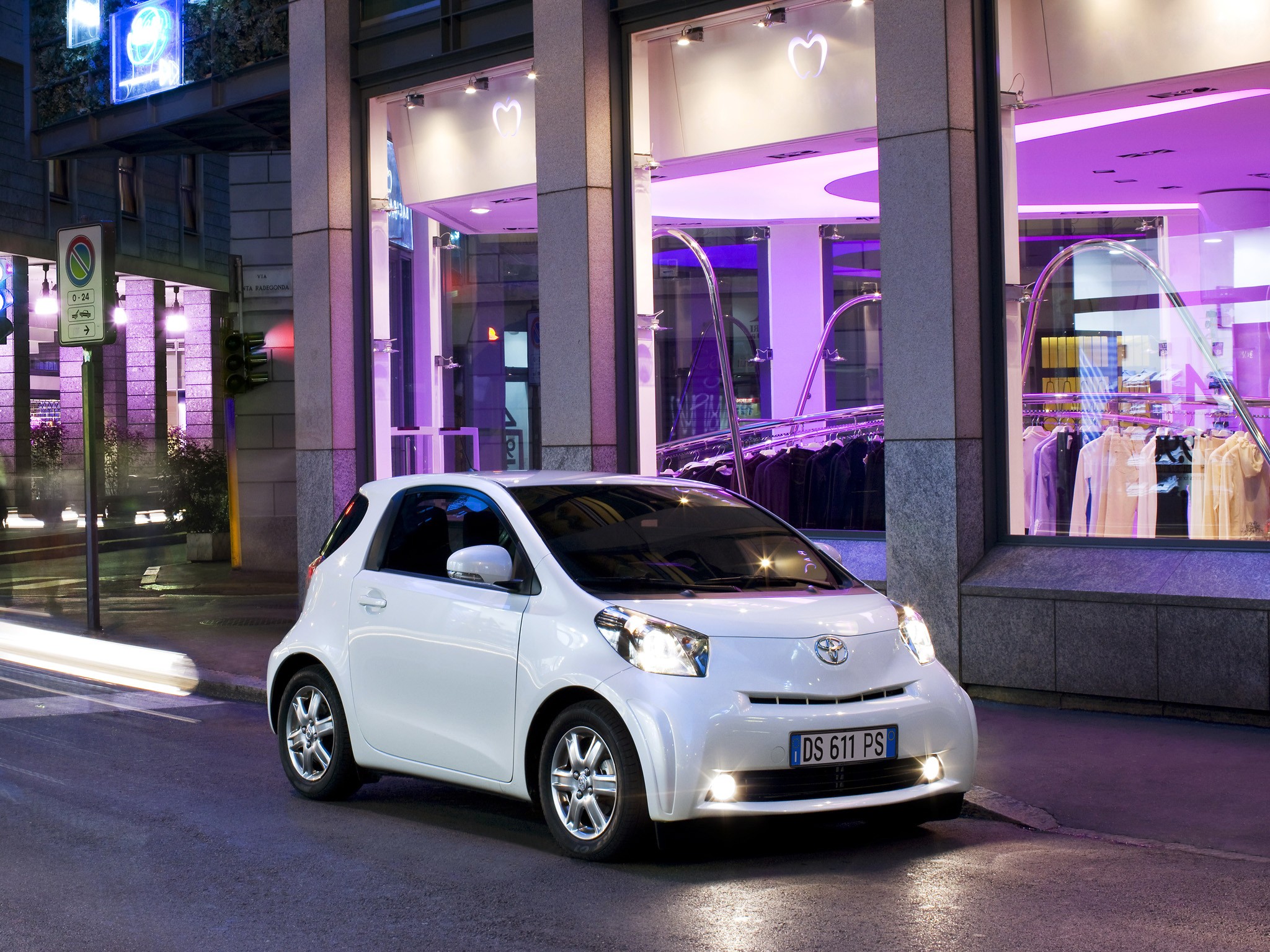 Toyota Iq photo 92
