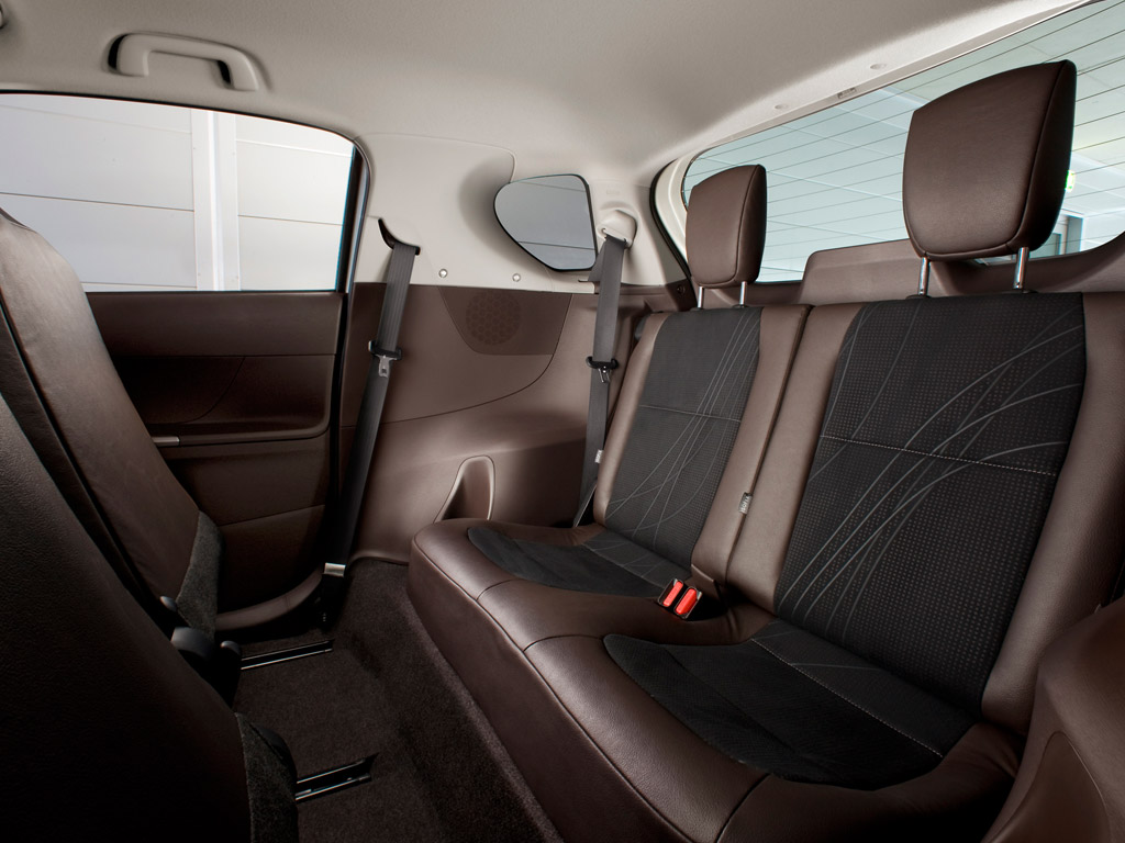 Toyota Iq photo 127