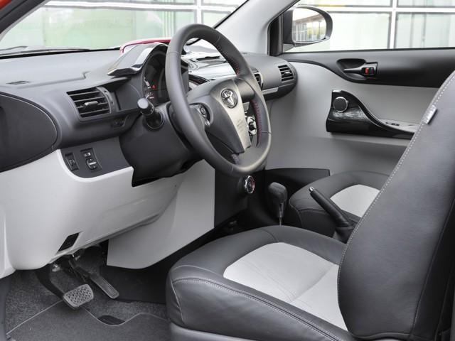 Toyota Iq photo 139