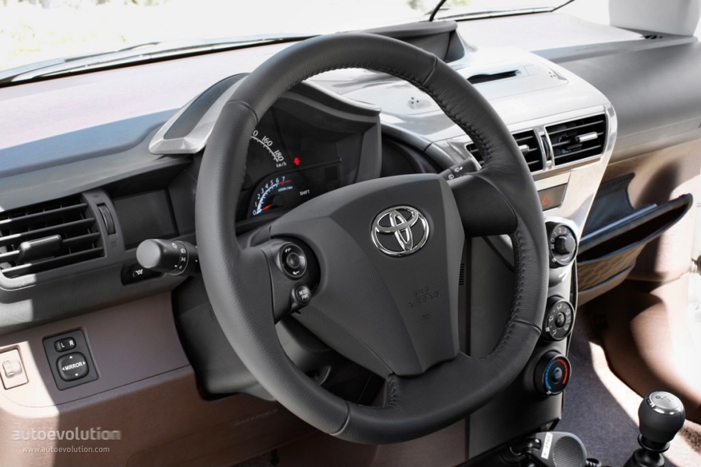 Toyota Iq photo 102