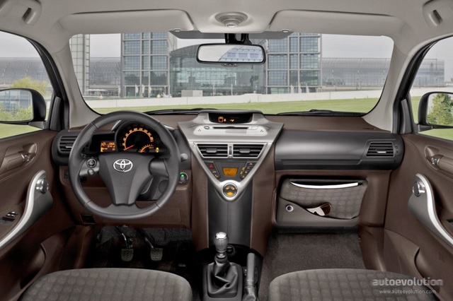 Toyota Iq photo 115
