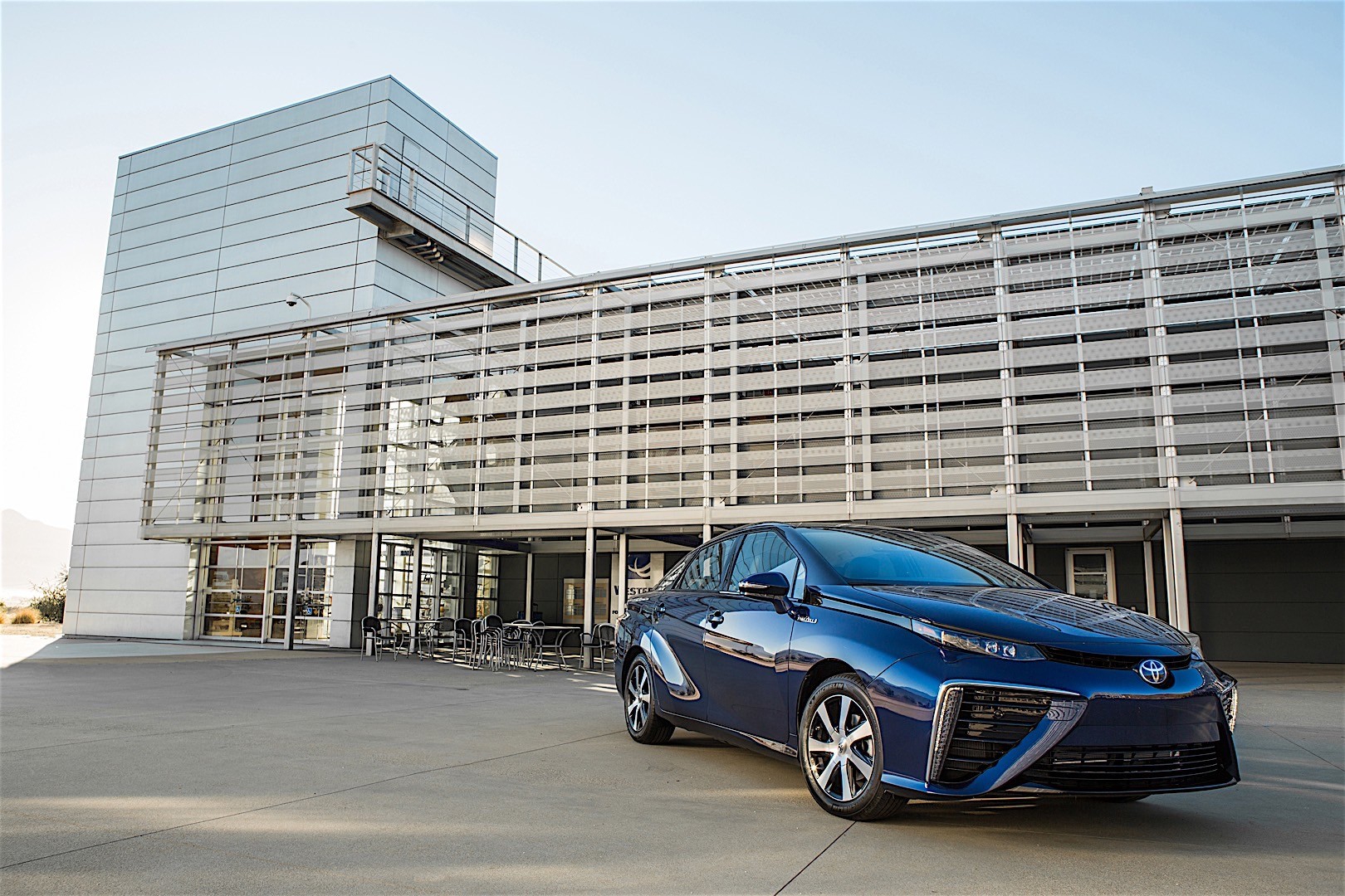 Toyota Mirai photo 4