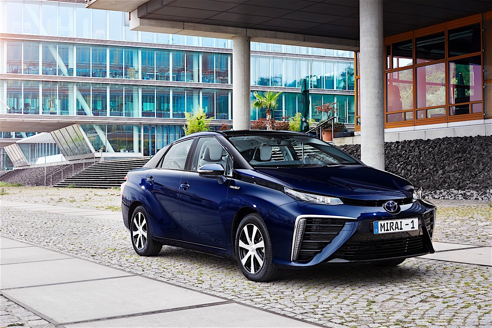 Toyota Mirai photo 13