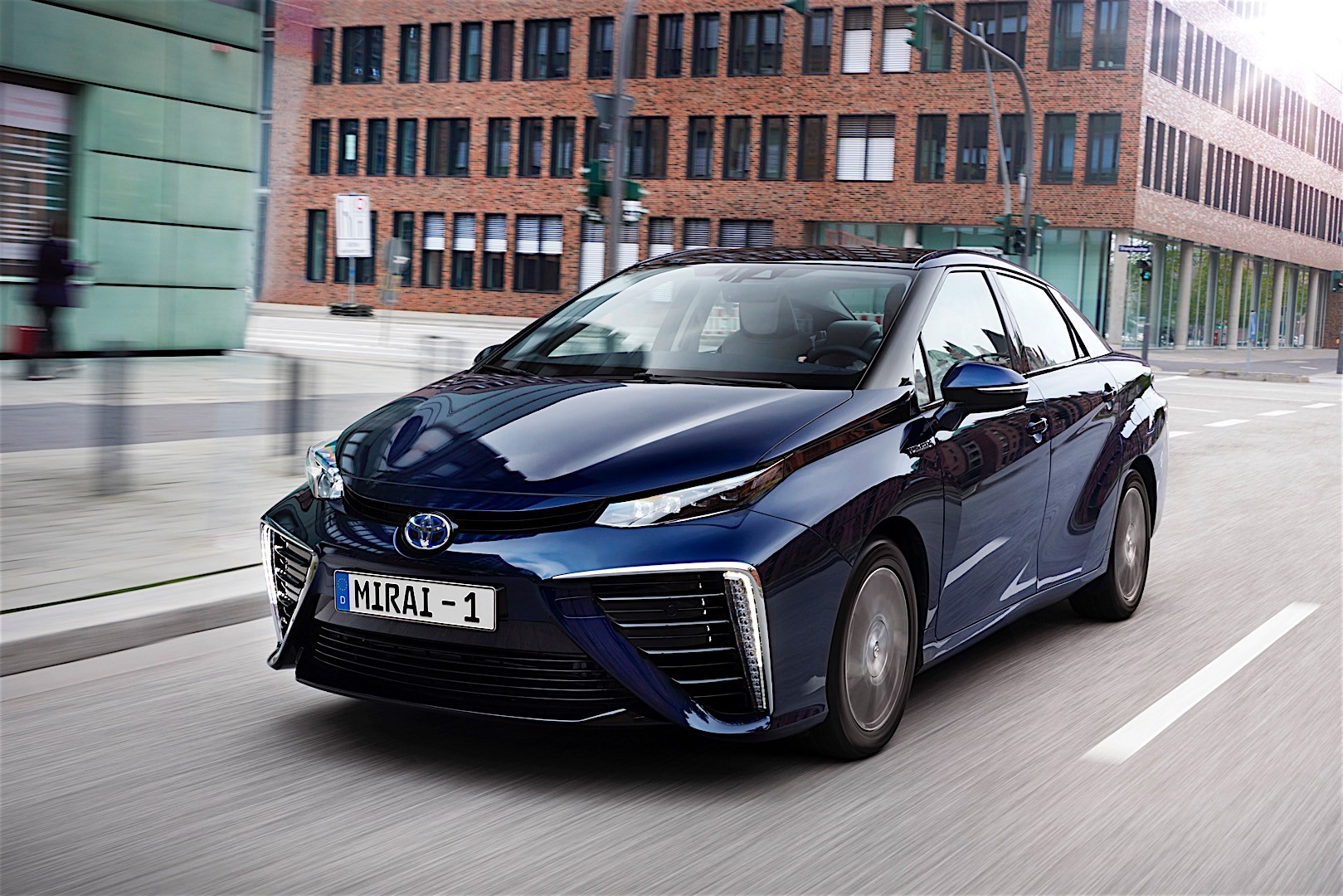 Toyota Mirai photo 14
