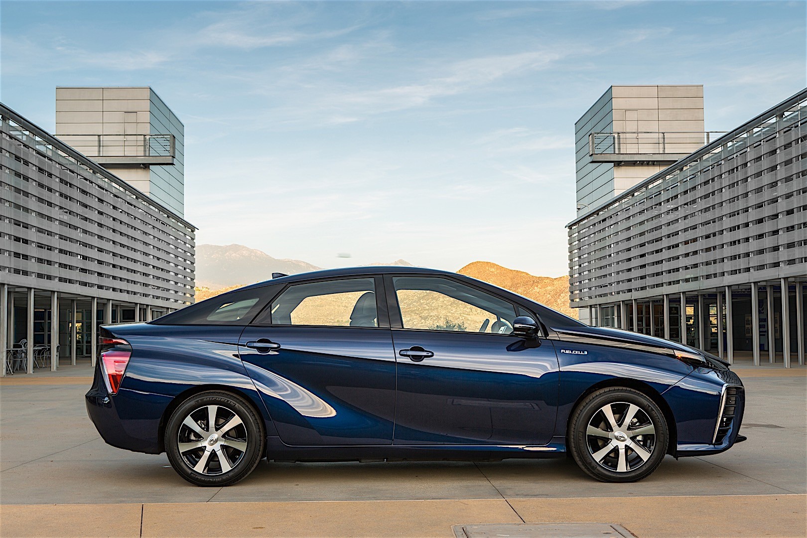 Toyota Mirai photo 16