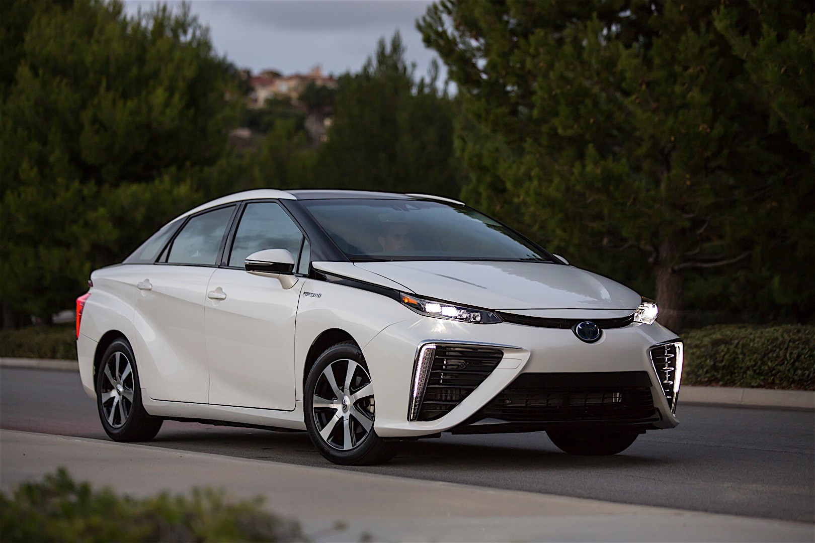 Toyota Mirai photo 18