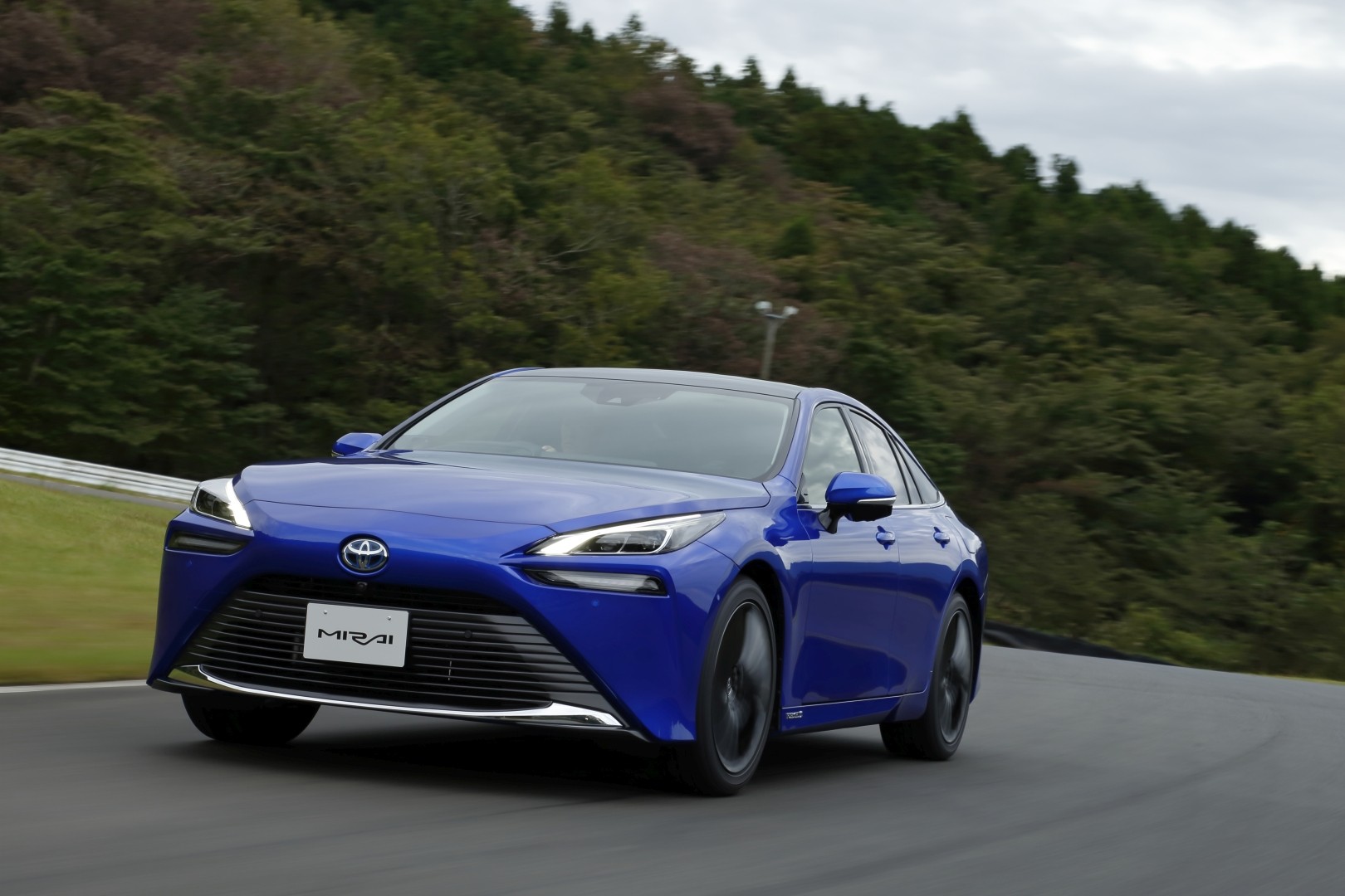 Toyota Mirai photo 11