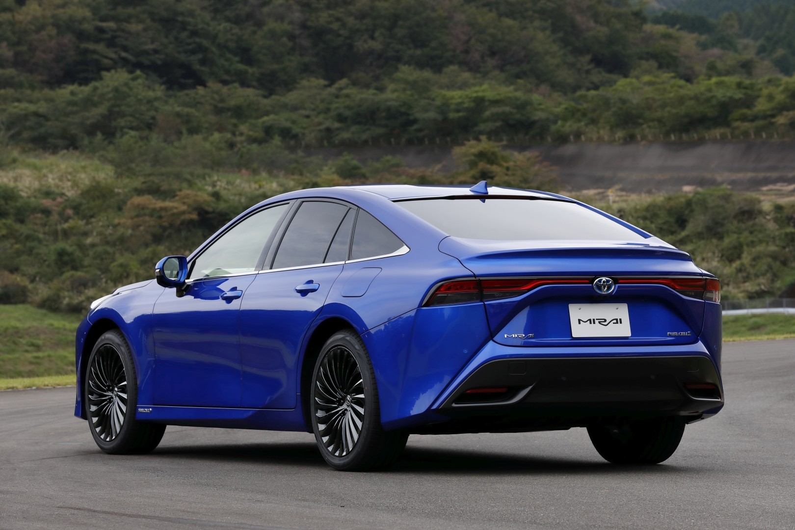 Toyota Mirai photo 14