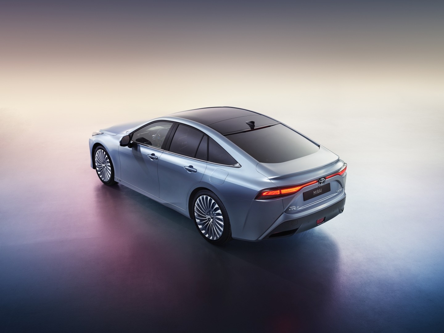 Toyota Mirai photo 2