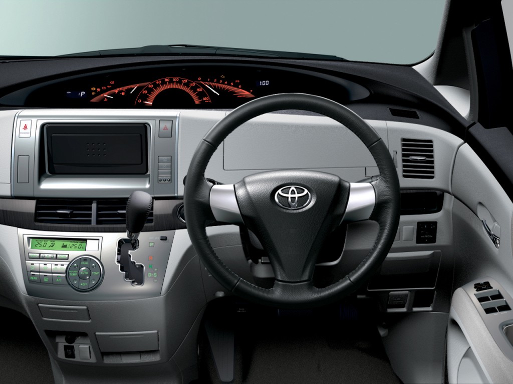 Toyota Previa / Estima photo 9