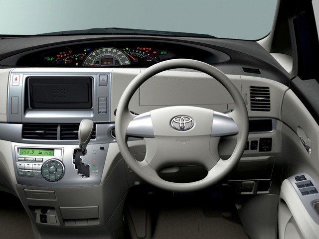 Toyota Previa / Estima photo 11