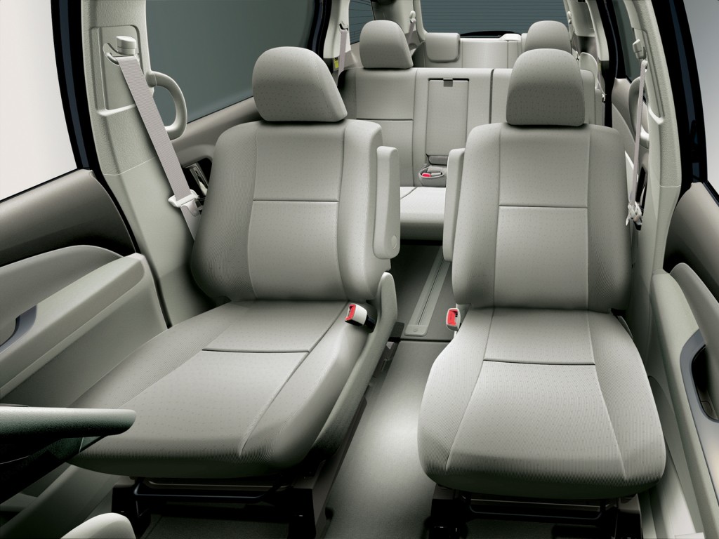 Toyota Previa / Estima photo 12