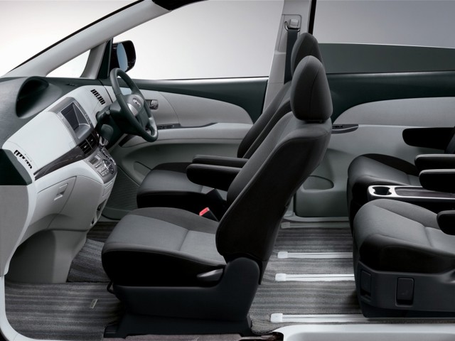 Toyota Previa / Estima photo 13