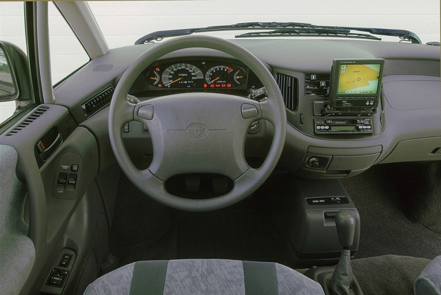 Toyota Previa / Estima photo 16