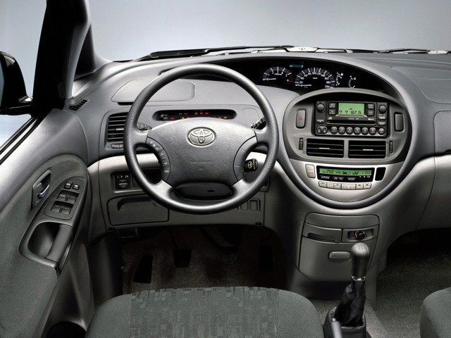 Toyota Previa / Estima photo 15