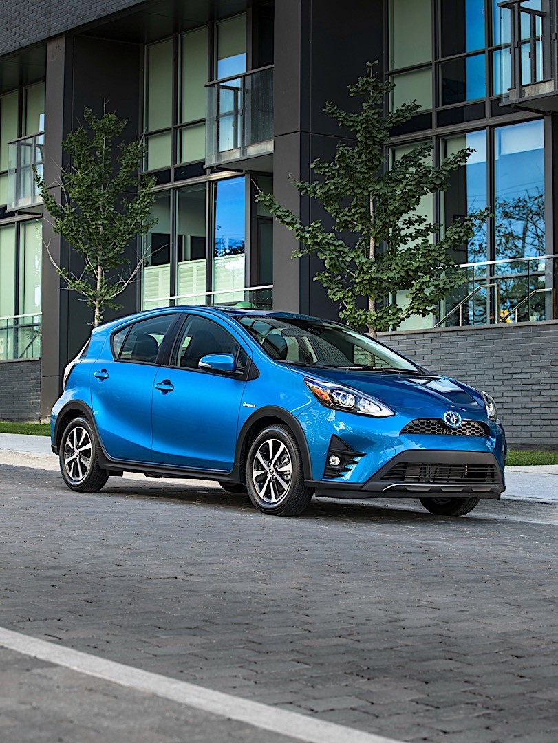 Toyota Prius C (Aqua) photo 6