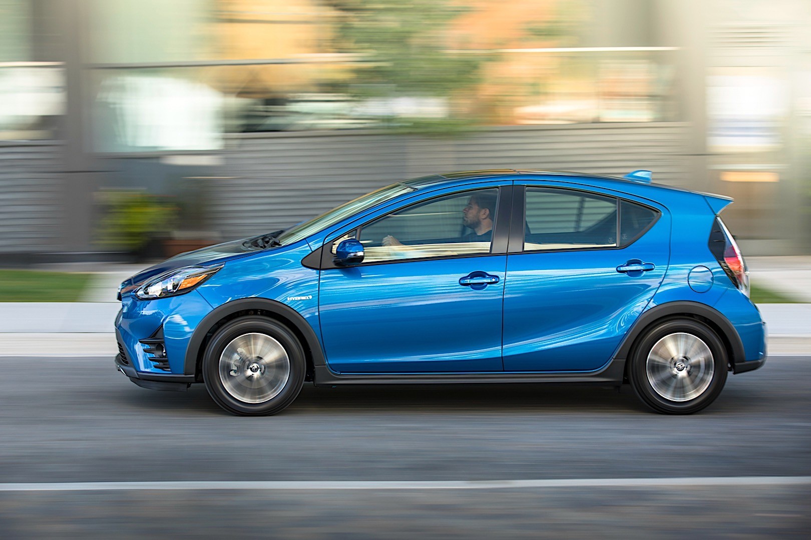 Toyota Prius C (Aqua) photo 8