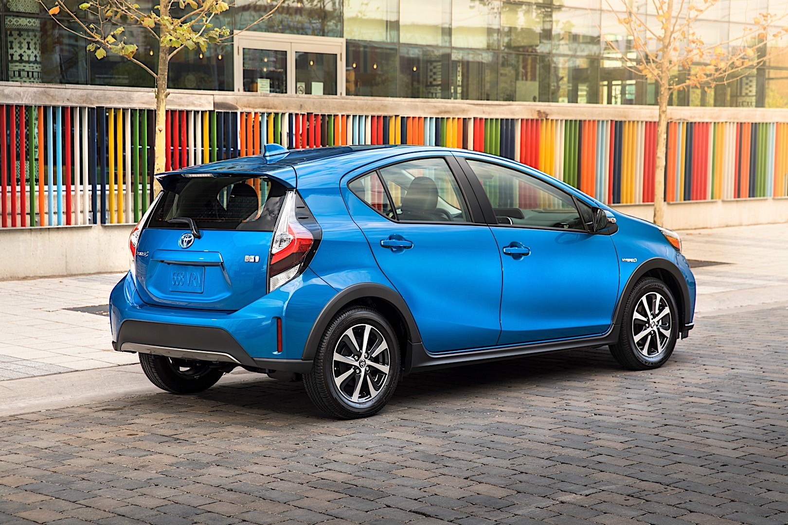 Toyota Prius C (Aqua) photo 13