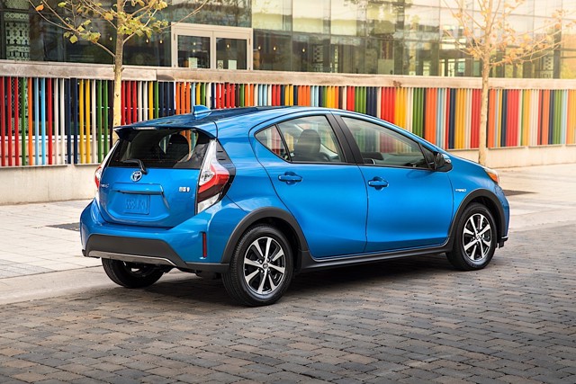 Toyota Prius C (Aqua) photo 13