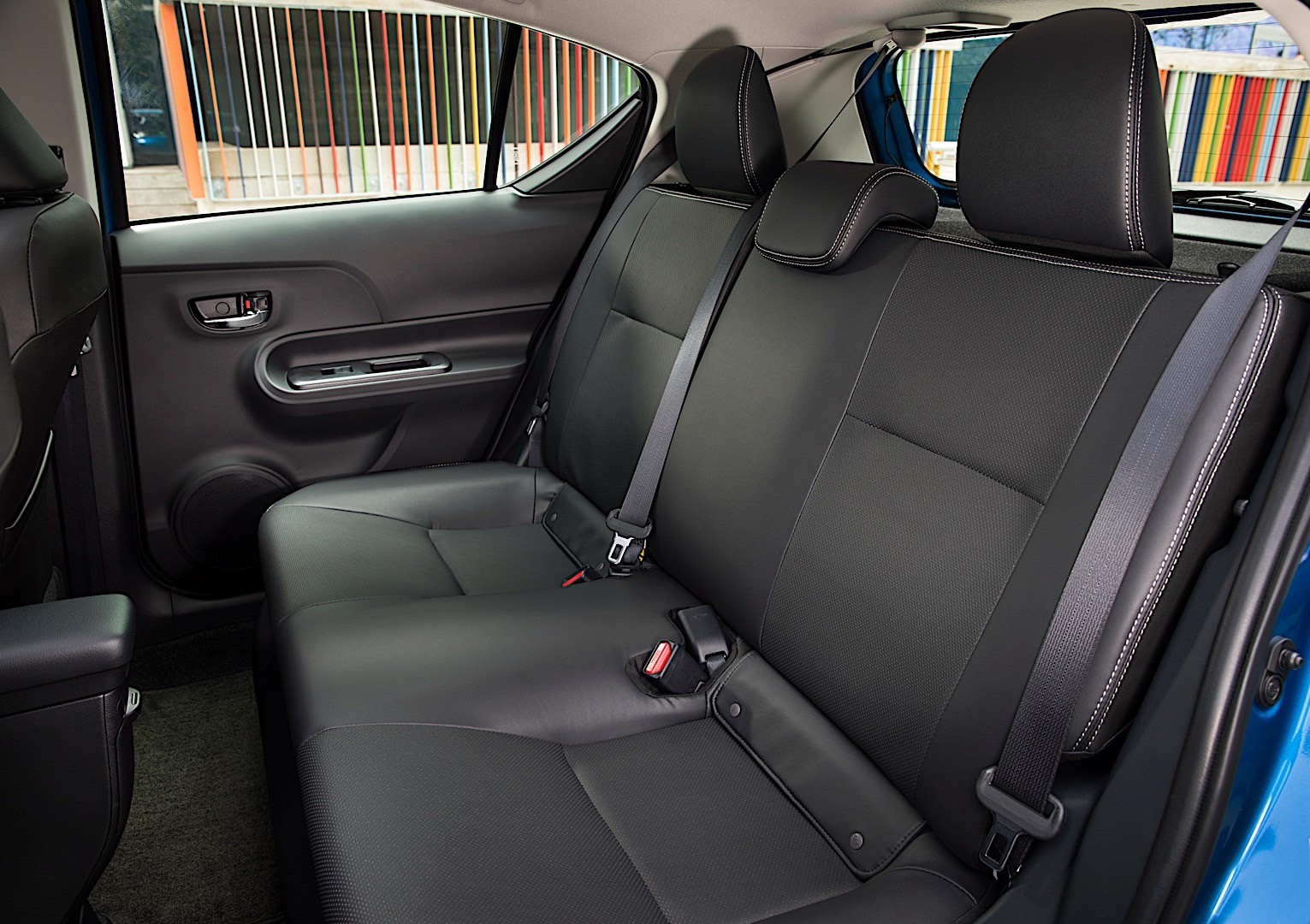 Toyota Prius C (Aqua) photo 17