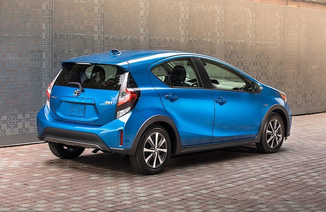 Toyota Prius C (Aqua) photo 16