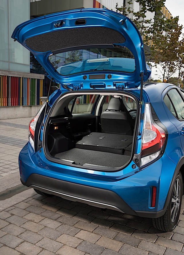 Toyota Prius C (Aqua) photo 18