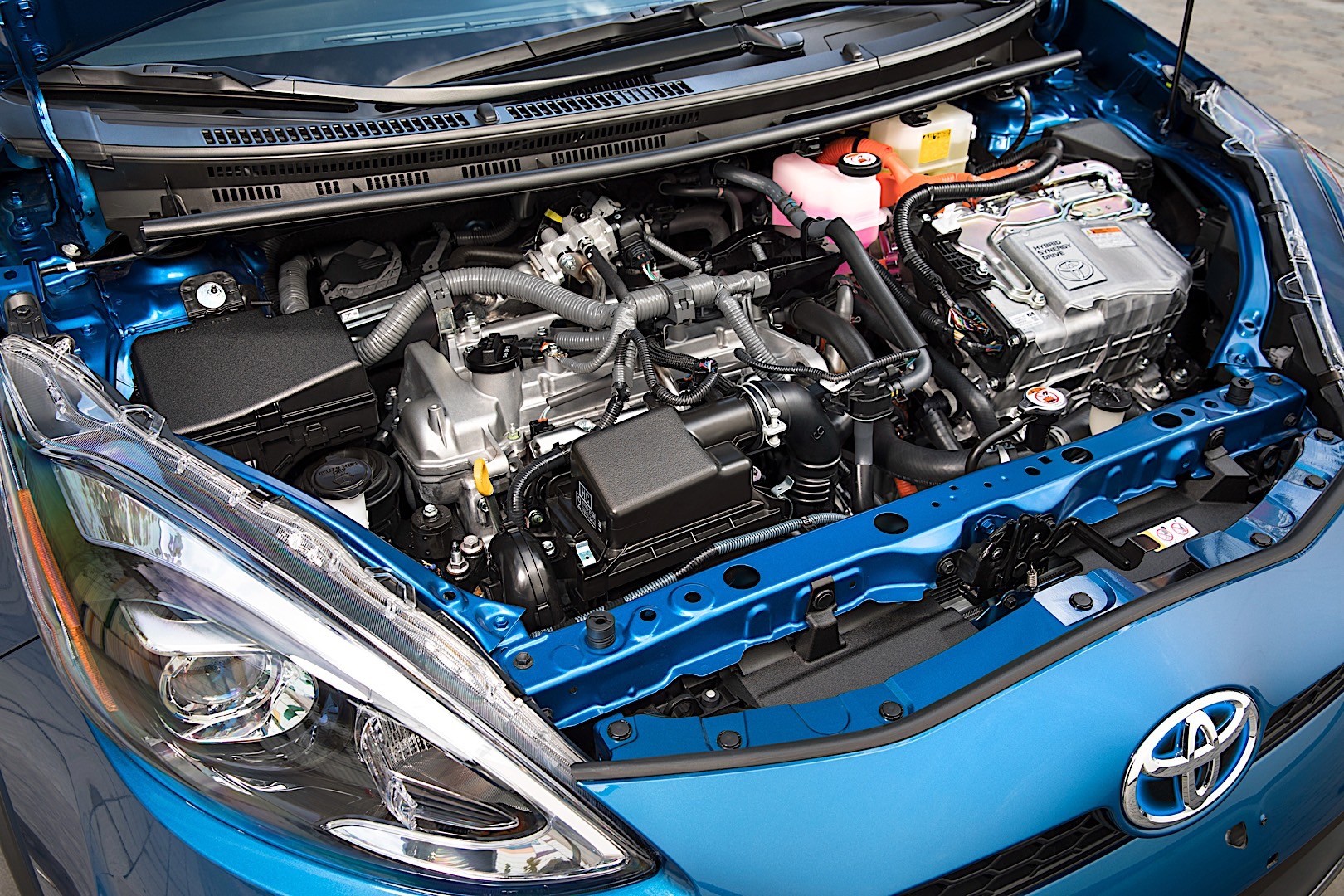 Toyota Prius C (Aqua) photo 20