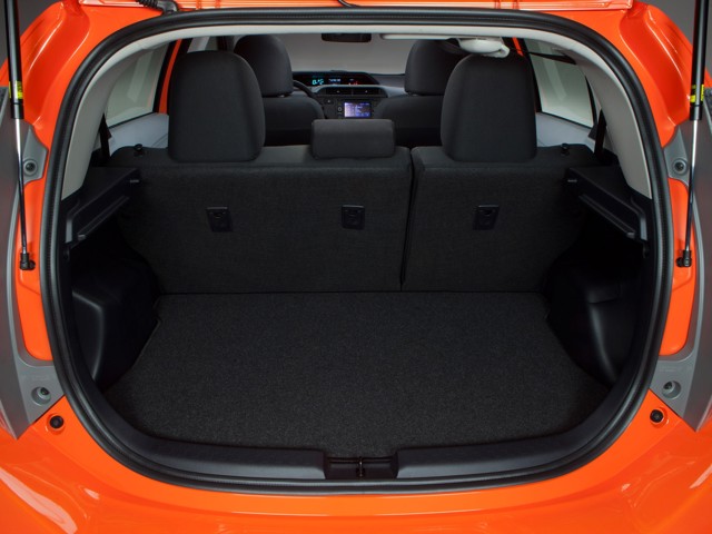 Toyota Prius C (Aqua) photo 43