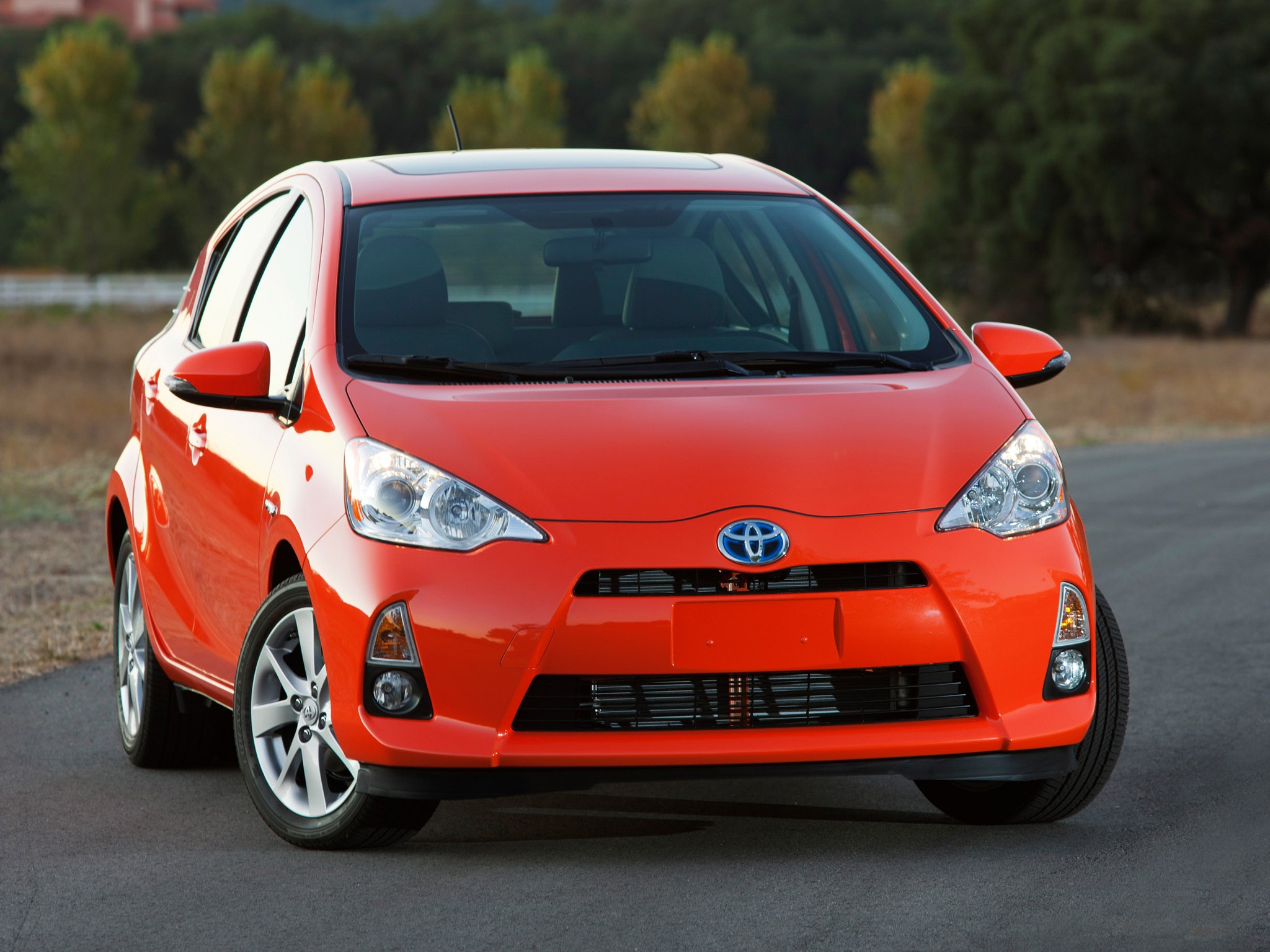 Toyota Prius C (Aqua) photo 9
