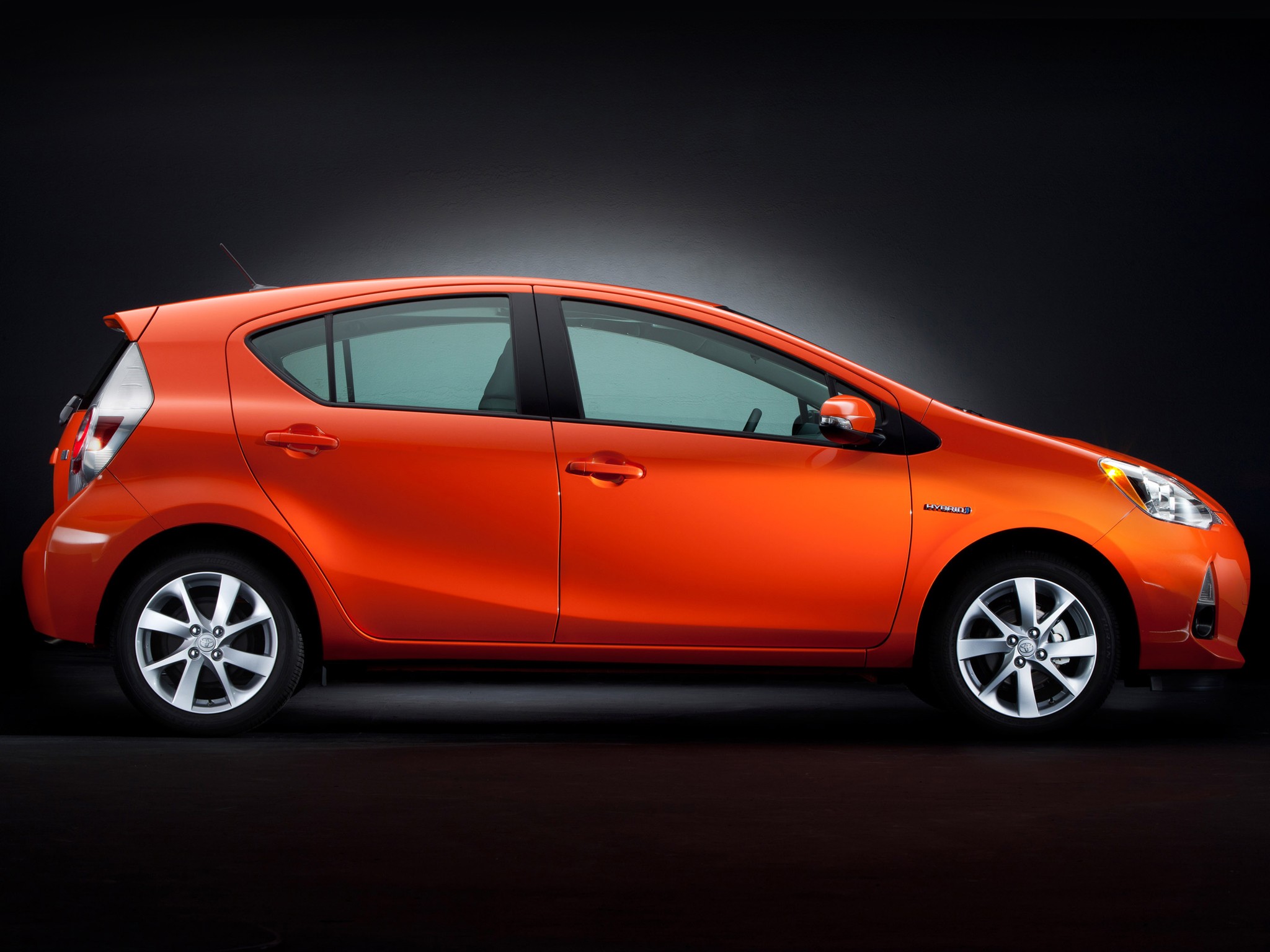 Toyota Prius C (Aqua) photo 10