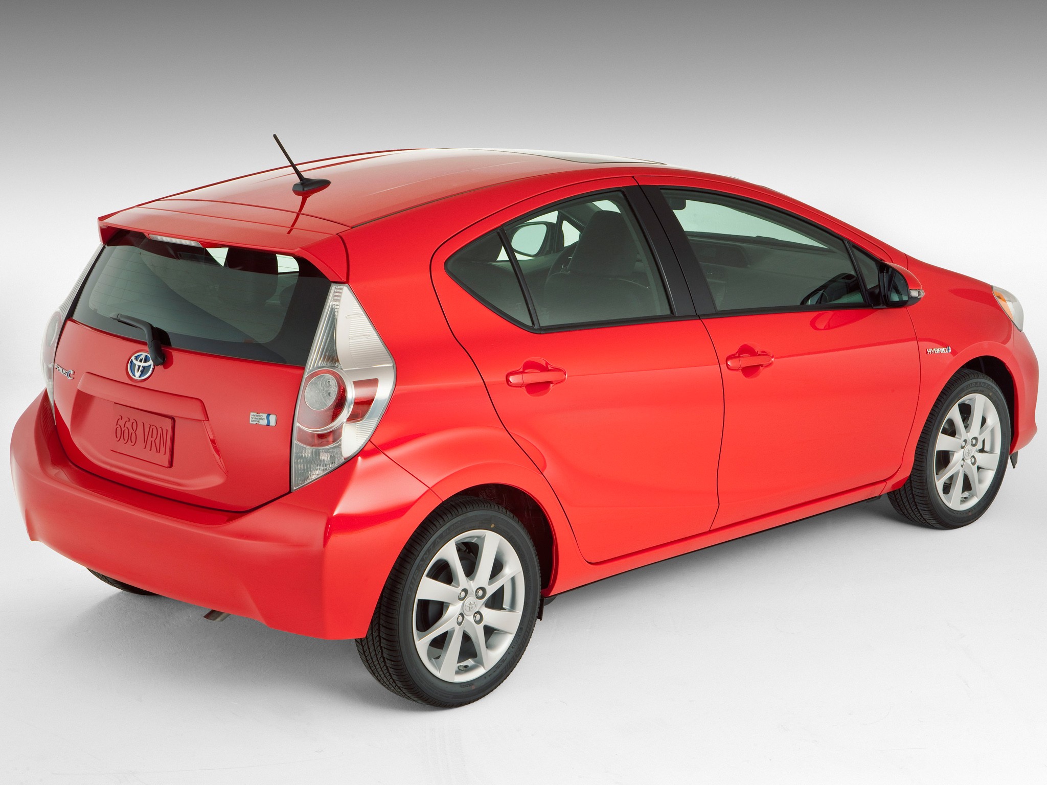 Toyota Prius C (Aqua) photo 13