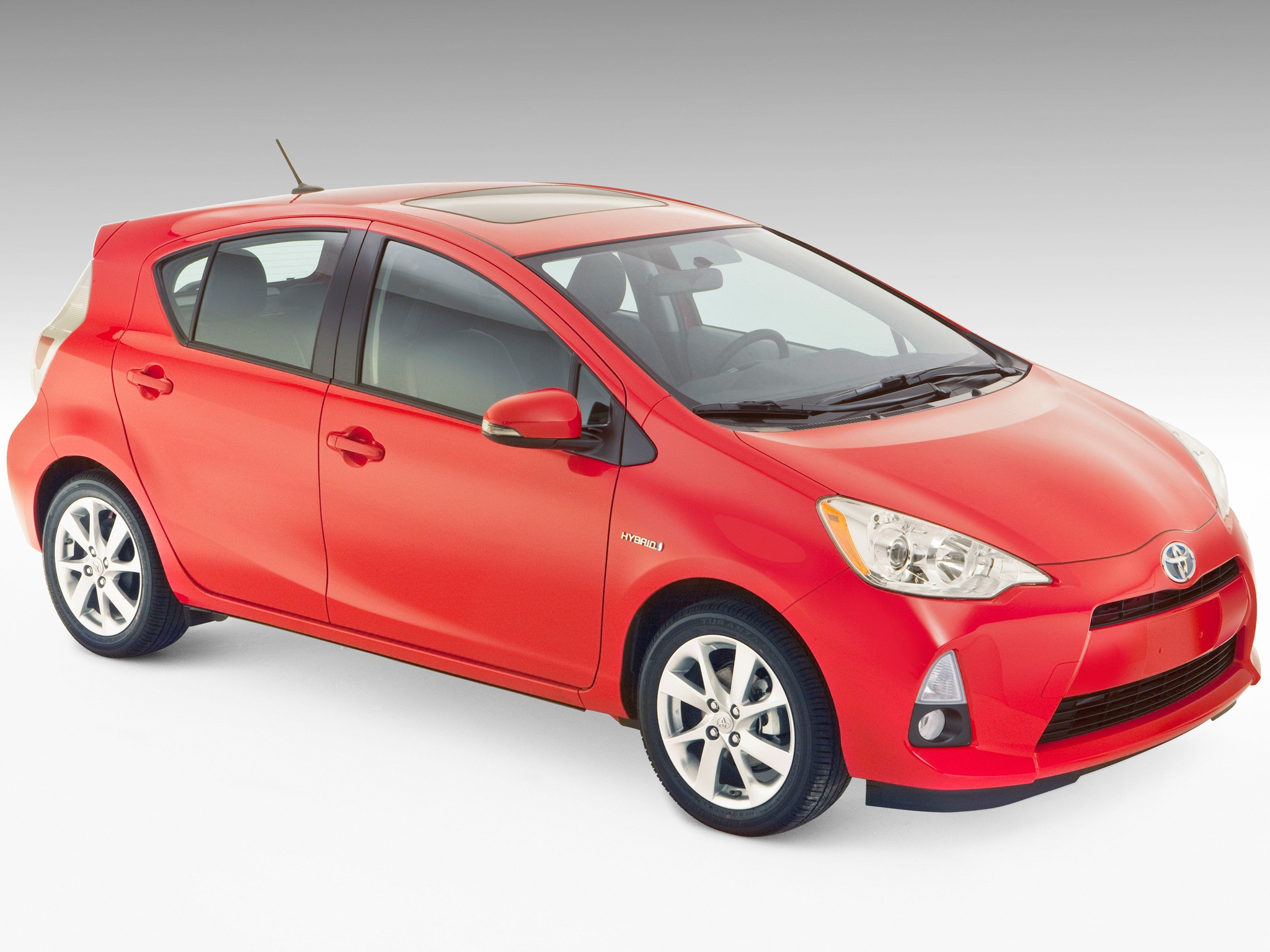 Toyota Prius C (Aqua) photo 14