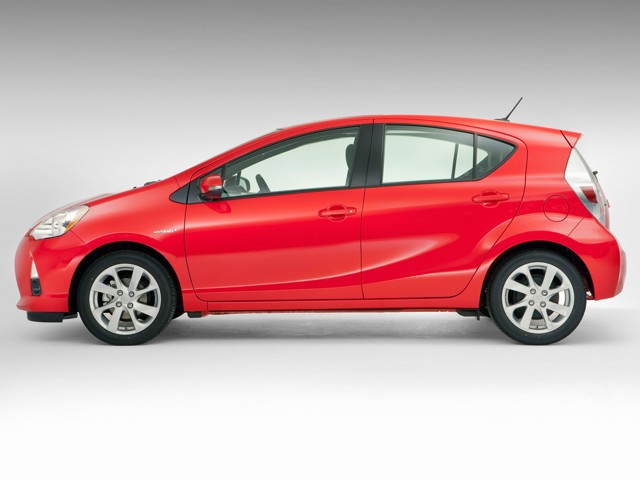 Toyota Prius C (Aqua) photo 15