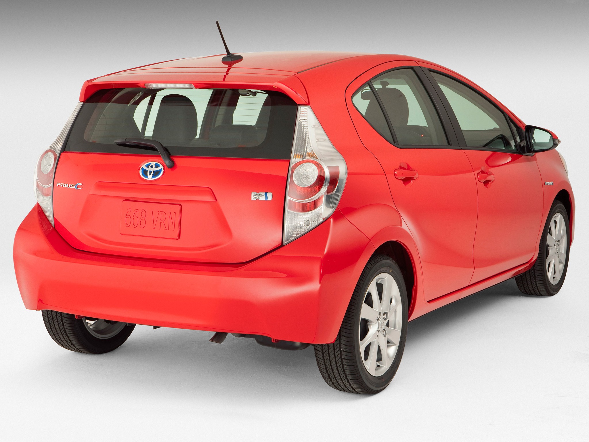 Toyota Prius C (Aqua) photo 16