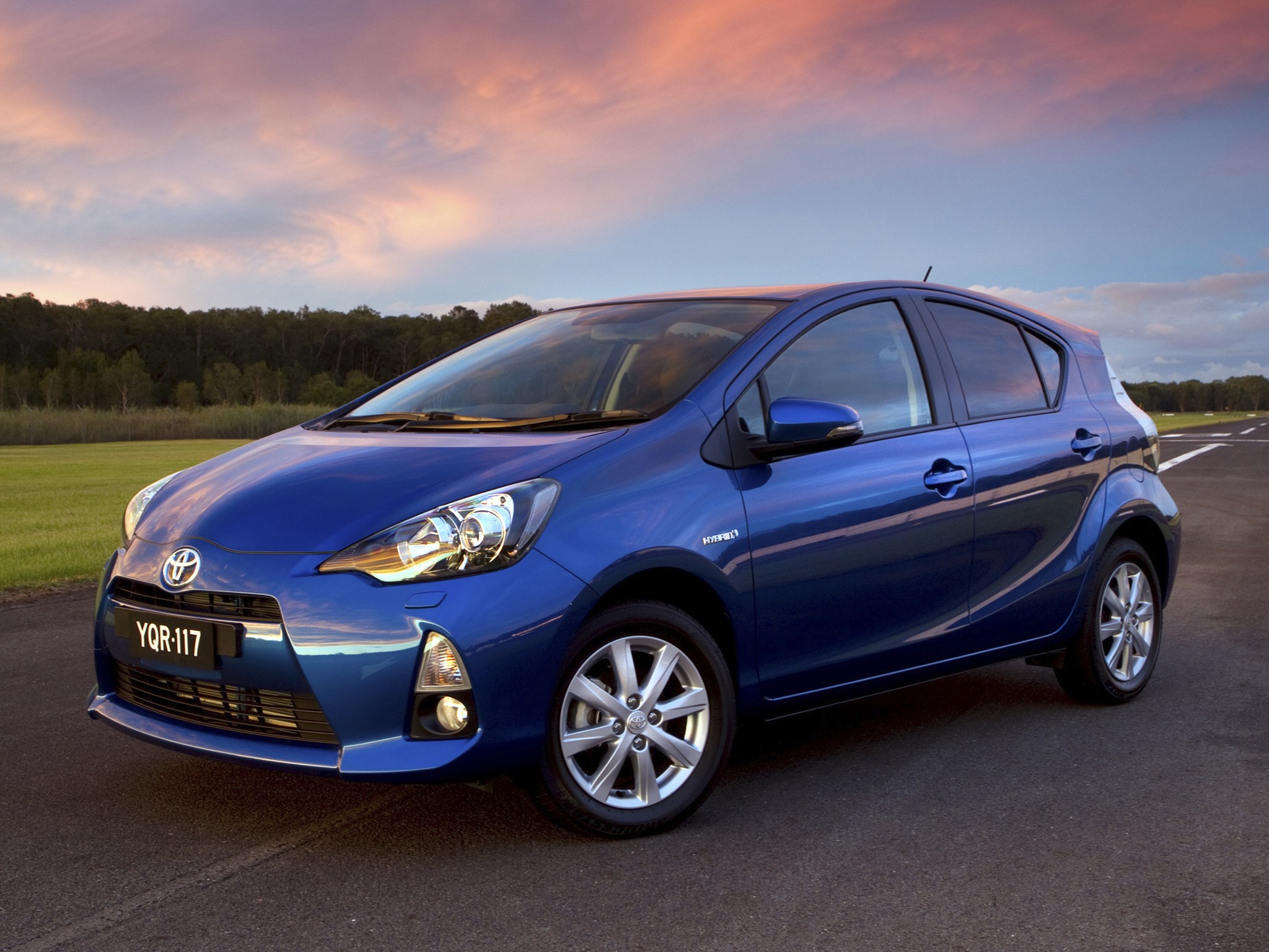 Toyota Prius C (Aqua) photo 17