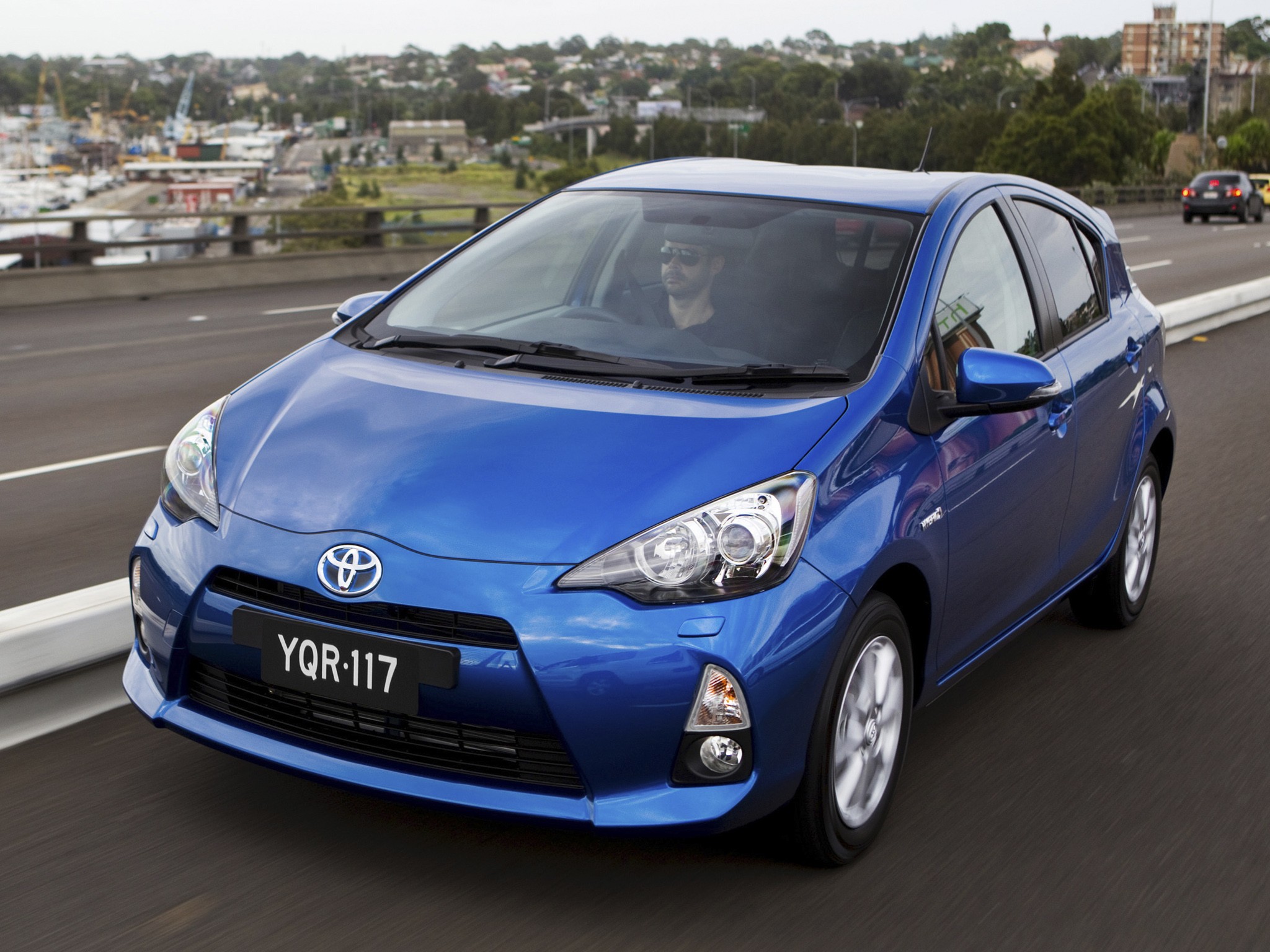 Toyota Prius C (Aqua) photo 18