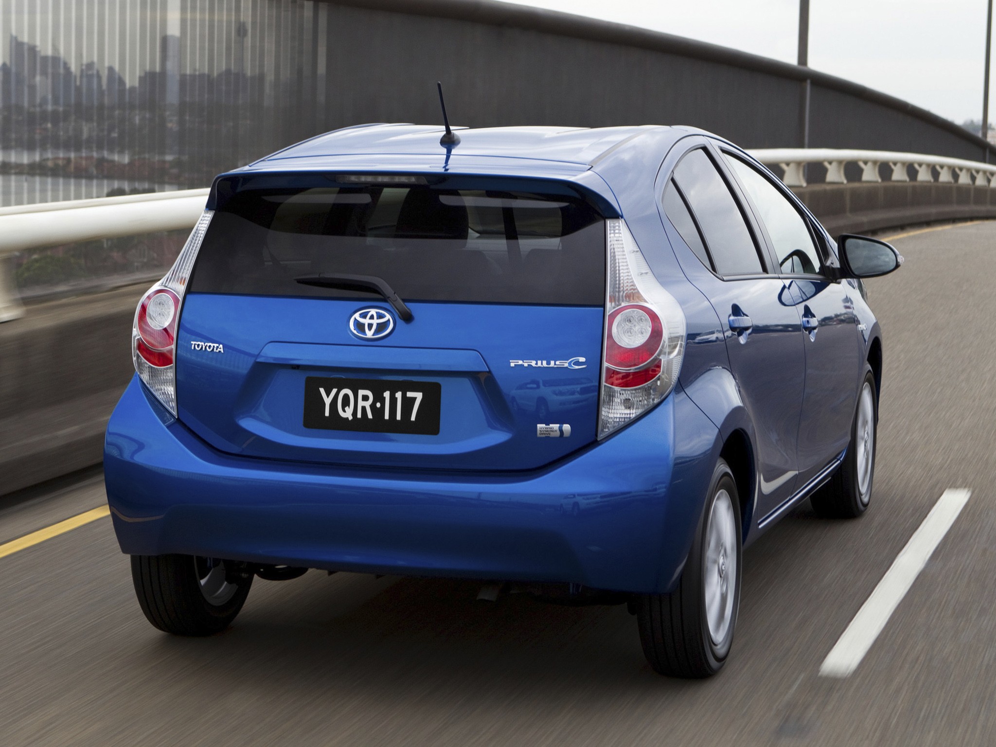 Toyota Prius C (Aqua) photo 19