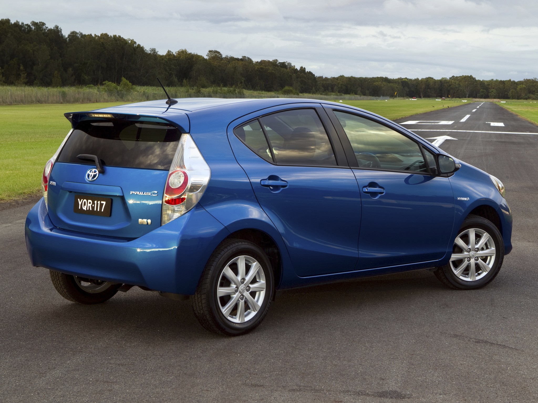 Toyota Prius C (Aqua) photo 20