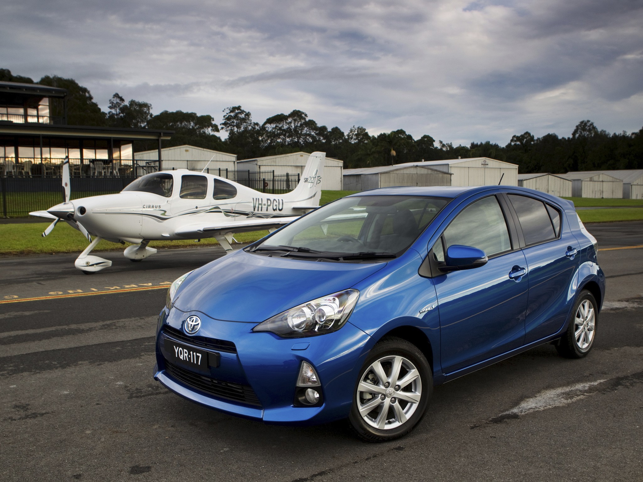 Toyota Prius C (Aqua) photo 21
