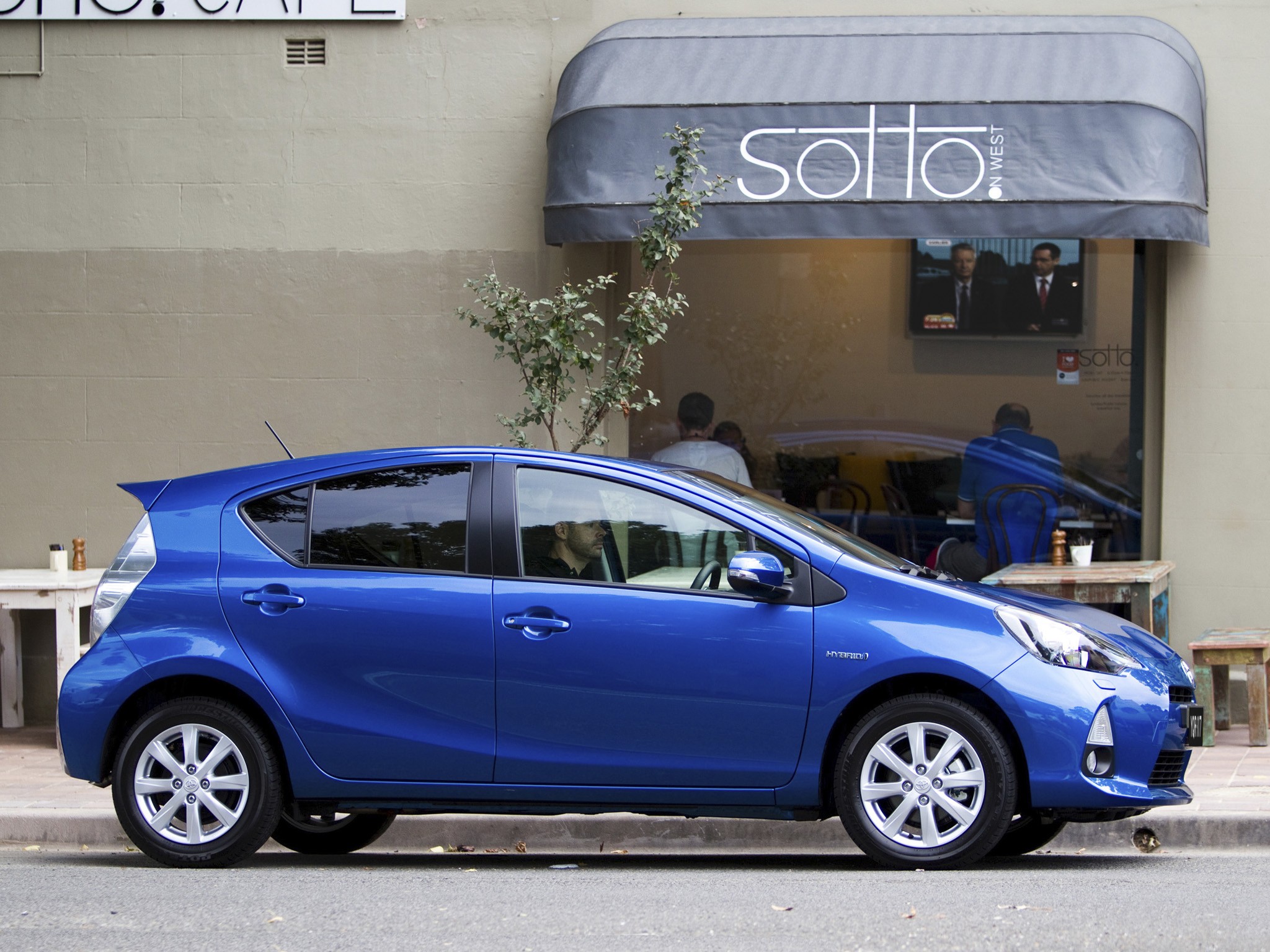 Toyota Prius C (Aqua) photo 24