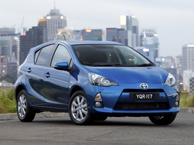 Toyota Prius C (Aqua) photo 25