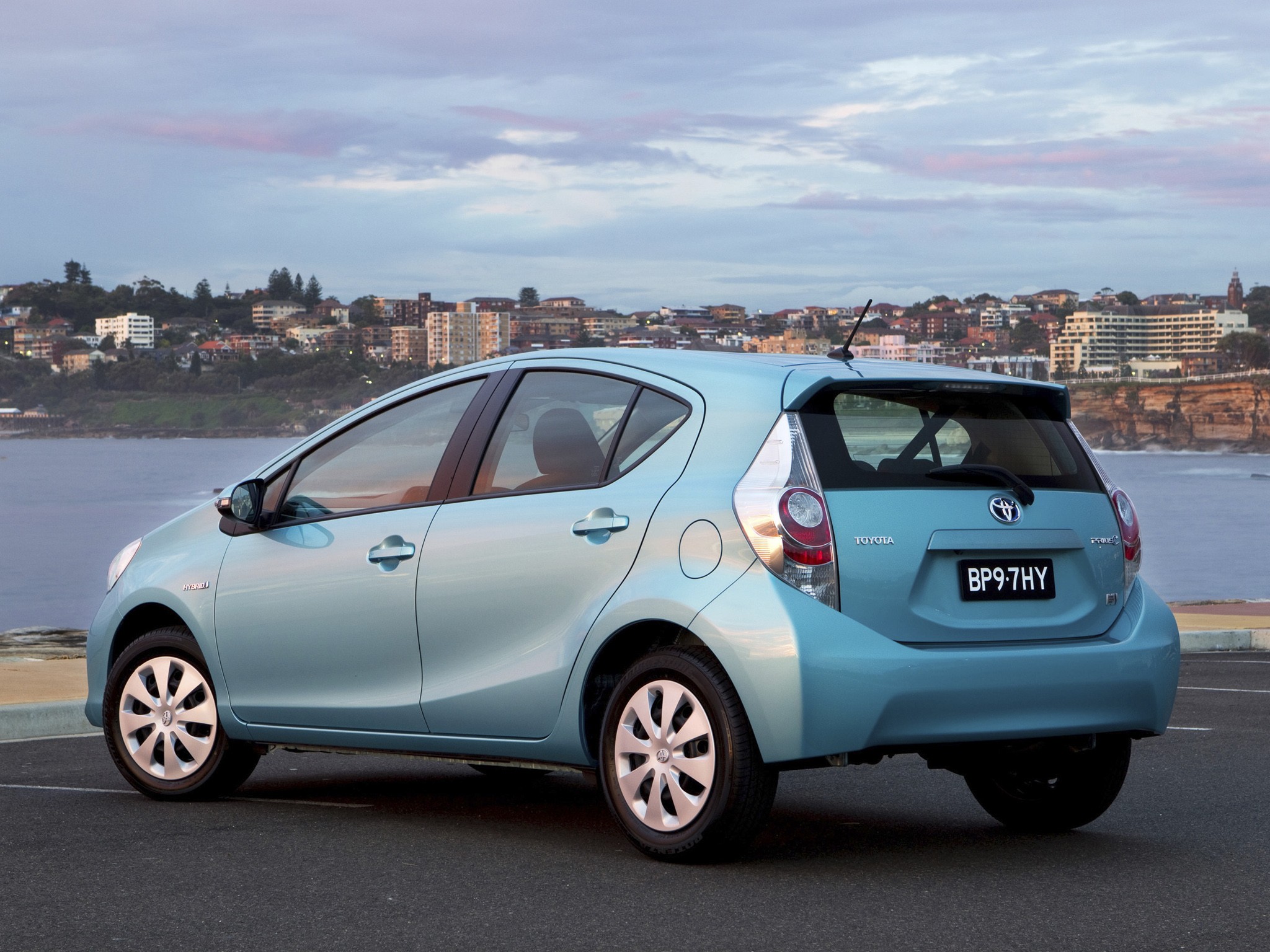 Toyota Prius C (Aqua) photo 26