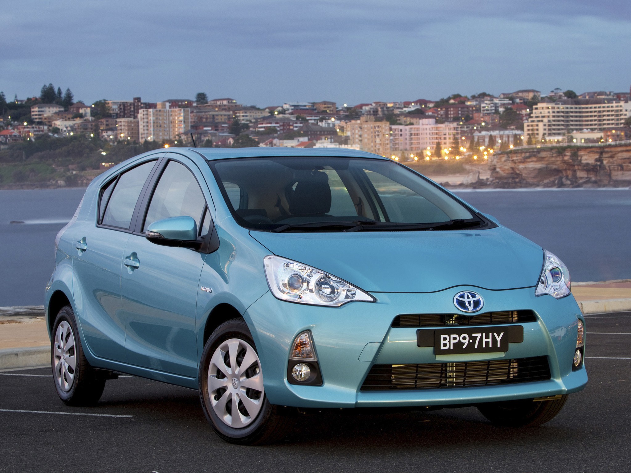 Toyota Prius C (Aqua) photo 27