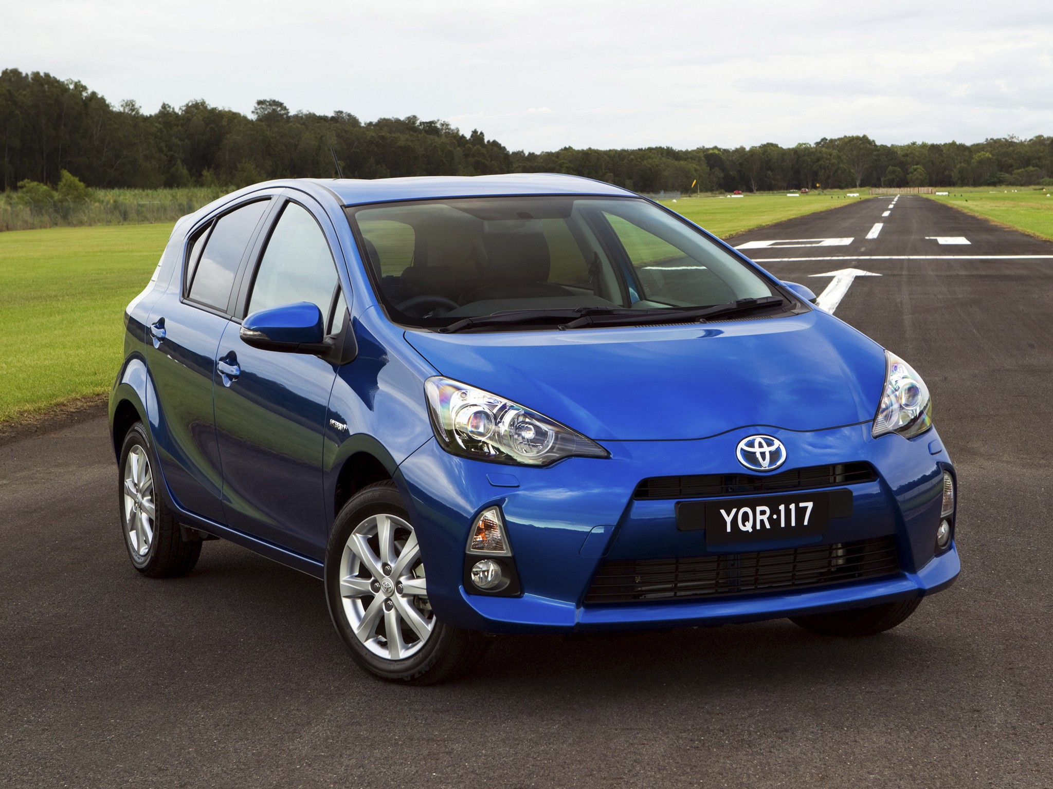 Toyota Prius C (Aqua) photo 28