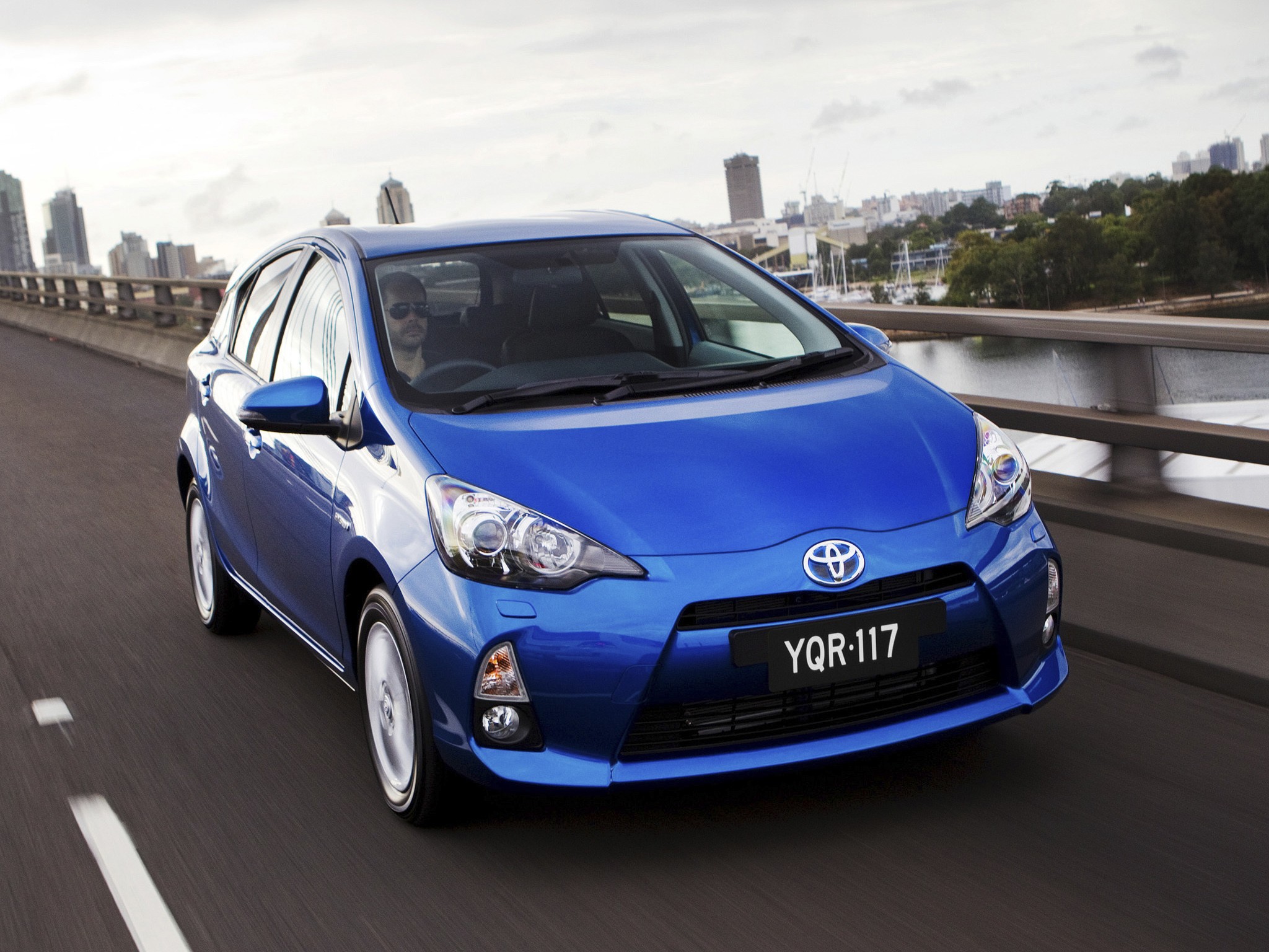 Toyota Prius C (Aqua) photo 30