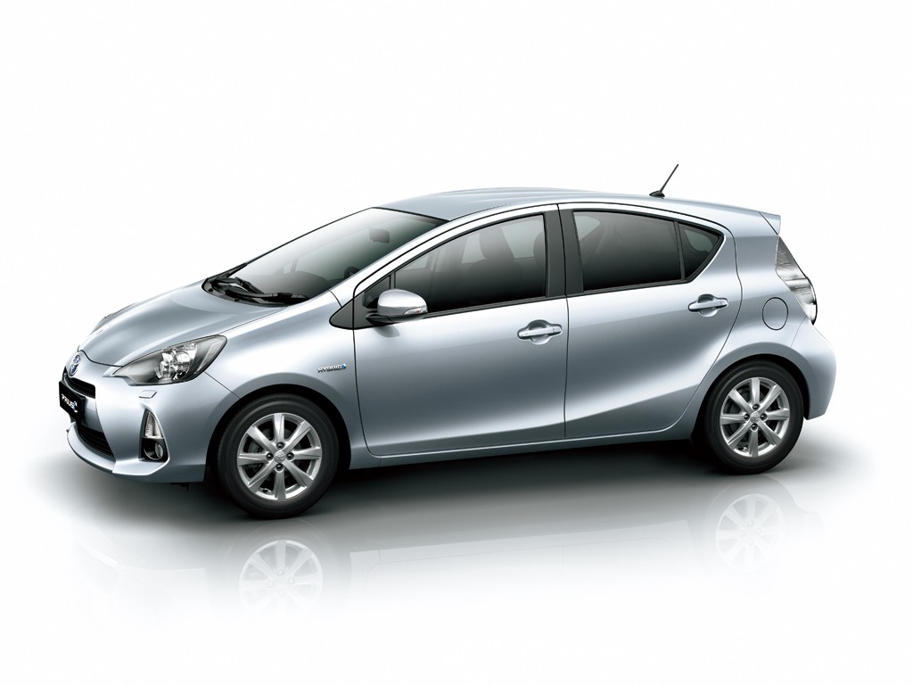 Toyota Prius C (Aqua) photo 37