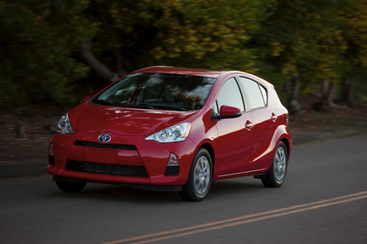 Toyota Prius C (Aqua) photo 3