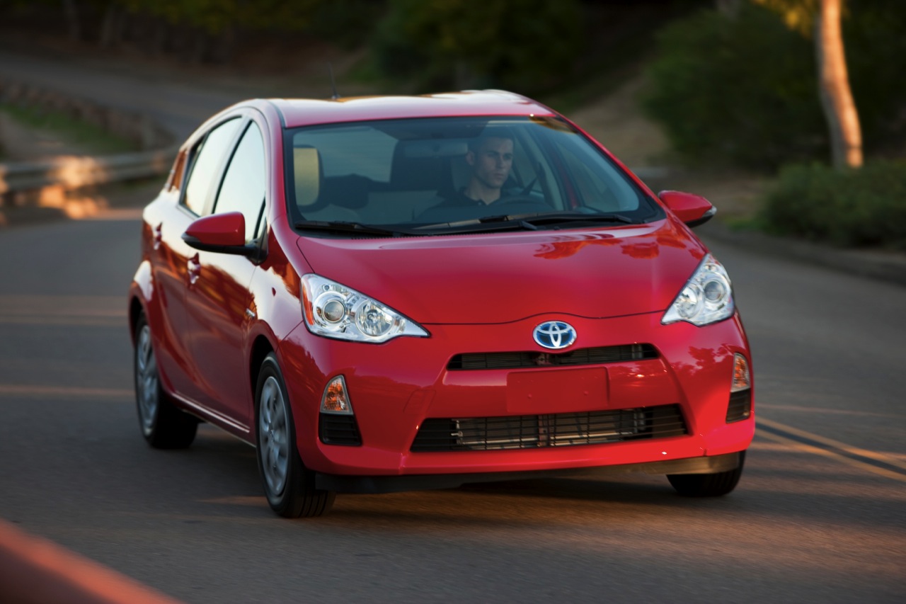 Toyota Prius C (Aqua) photo 4