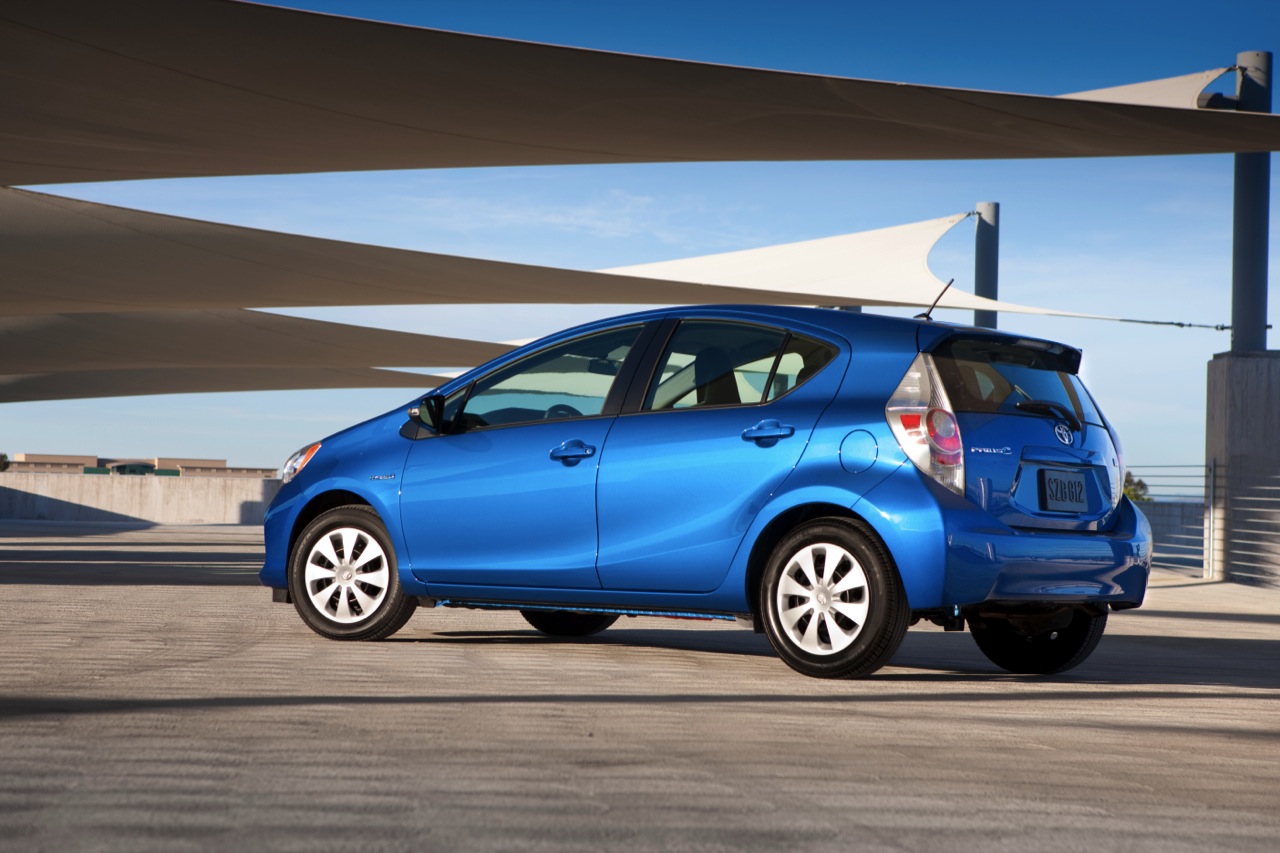 Toyota Prius C (Aqua) photo 6