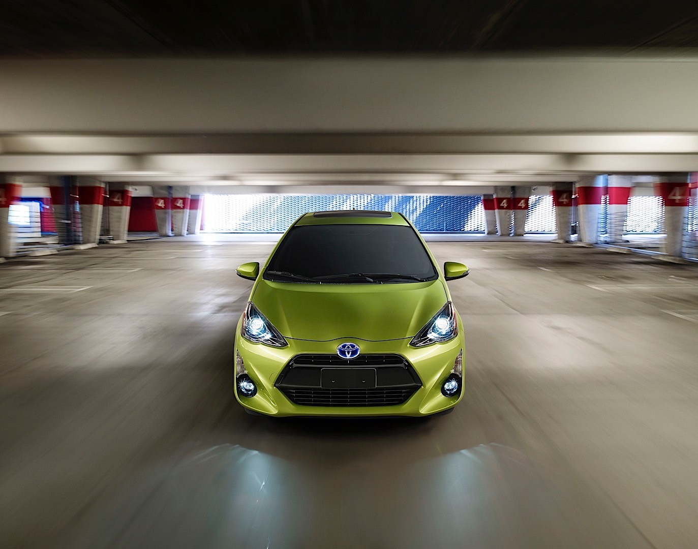 Toyota Prius C (Aqua) photo 3